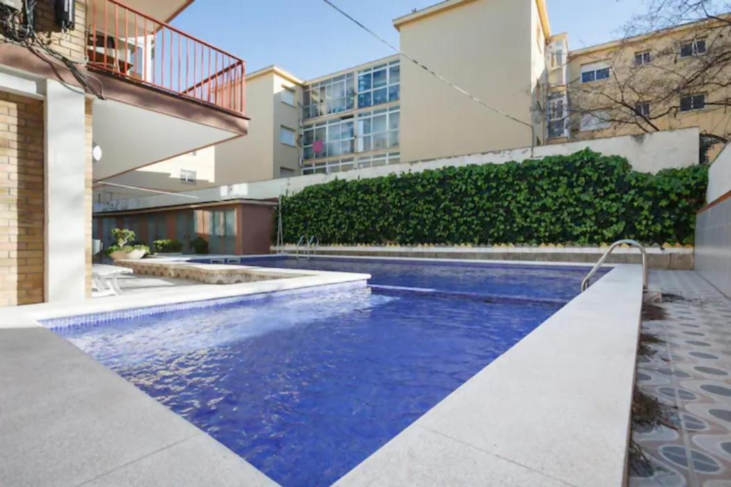Apartamento Playa Con Piscina Parking Y 2 Habitac Кастельдефельс Экстерьер фото